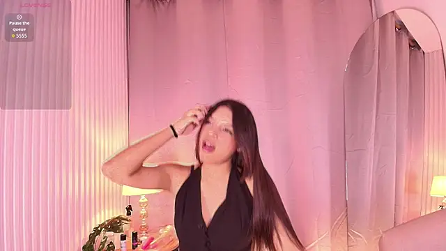 serena woodsen  online show from 30, 11, 2025