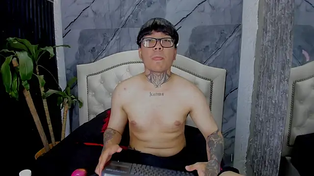 Noah West18 online show from 2, 12, 2025