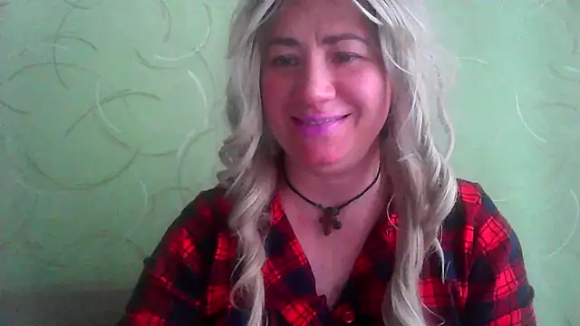 Snapshot of ClaireShannon chatting on 17, 12, 2025 ClaireShannon online show from 17, 12, 2025