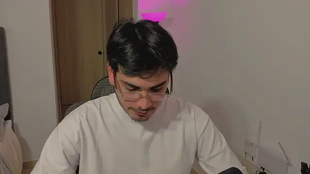 Snapshot of thiaann chatting on 7, 8, 2026 thiaann online show from 7, 8, 2026