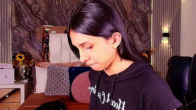 Caroline foster1 online show from 27, 3, 2026