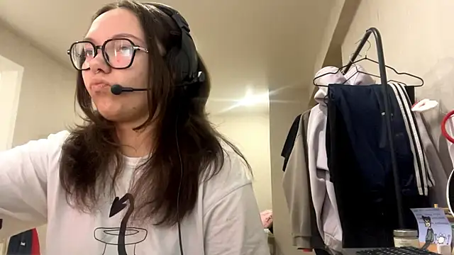 Snapshot of KerriMcbreen chatting on 29, 11, 2025 KerriMcbreen online show from 29, 11, 2025