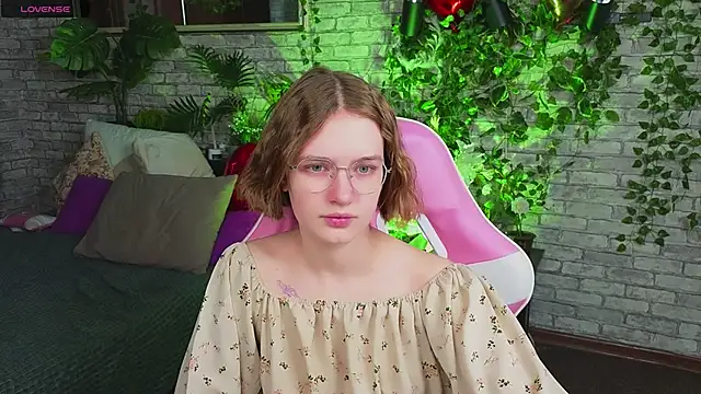 Mia Mooore online show from 15, 2, 2026