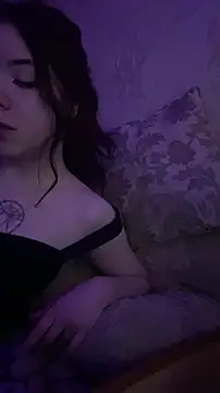 Snapshot of Tinashiny chatting on 28, 11, 2025 Tinashiny online show from 28, 11, 2025