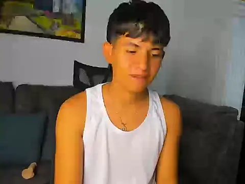 Snapshot of Mikke18 chatting on 2, 12, 2025 Mikke18 online show from 2, 12, 2025