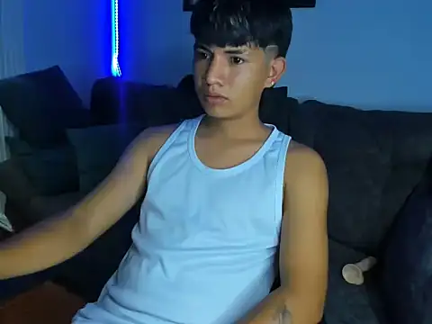 Snapshot of Mikke18 chatting on 16, 12, 2025 Mikke18 online show from 16, 12, 2025