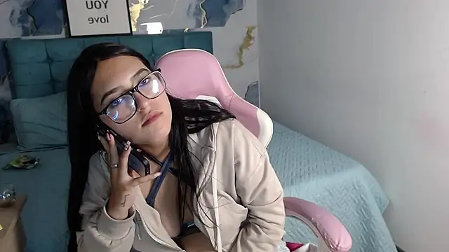 Snapshot of cherrysmall2 chatting on 29, 11, 2025 cherrysmall2 online show from 29, 11, 2025