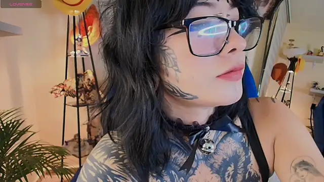 Snapshot of AryRousse chatting on 7, 4, 2026 AryRousse online show from 7, 4, 2026