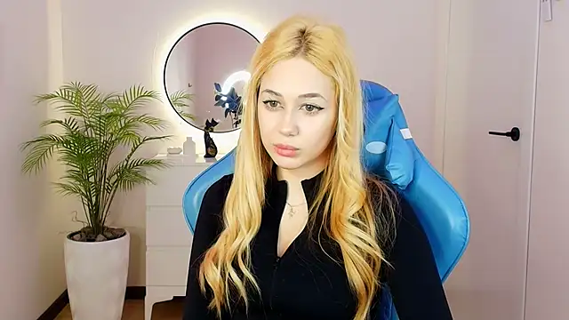 Snapshot of _K1sa_ chatting on 2, 12, 2025 K1sa online show from 2, 12, 2025