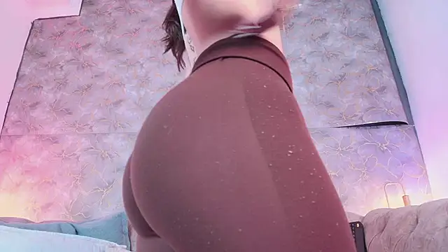 Mia Luxor online show from 16, 4, 2026