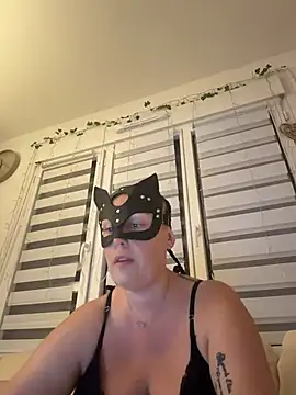 Snapshot of bellavelours chatting on 25, 6, 2026 bellavelours online show from 25, 6, 2026