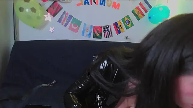 Erzsi-Moon online show from 17, 6, 2026