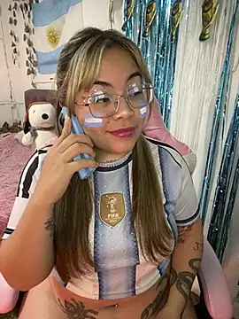 Snapshot of Lindalatina2001 chatting on 19, 7, 2026 Lindalatina2001 online show from 19, 7, 2026