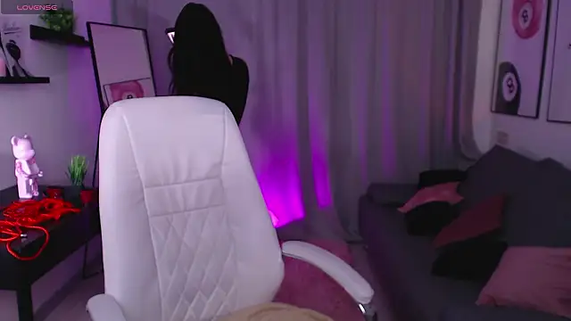 Eliza Bennet online show from 26, 2, 2026