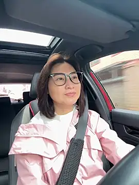 Snapshot of A-ZJunn chatting on 4, 3, 2026 A-ZJunn online show from 4, 3, 2026