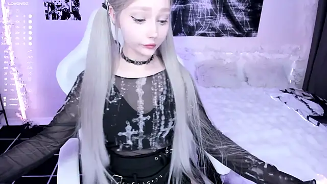 Snapshot of lyric4 chatting on 6, 4, 2026 lyric4 online show from 6, 4, 2026