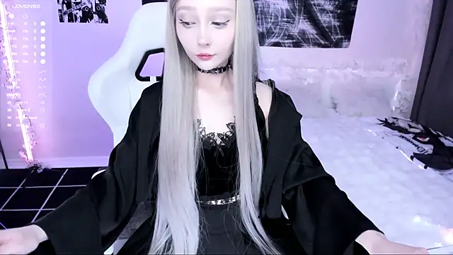 Snapshot of lyric4 chatting on 12, 4, 2026 lyric4 online show from 12, 4, 2026