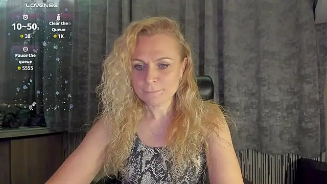 Snapshot of LanaLight_x chatting on 3, 3, 2026 LanaLight x online show from 3, 3, 2026