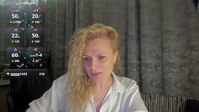 Snapshot of LanaLight_x chatting on 5, 3, 2026 LanaLight x online show from 5, 3, 2026
