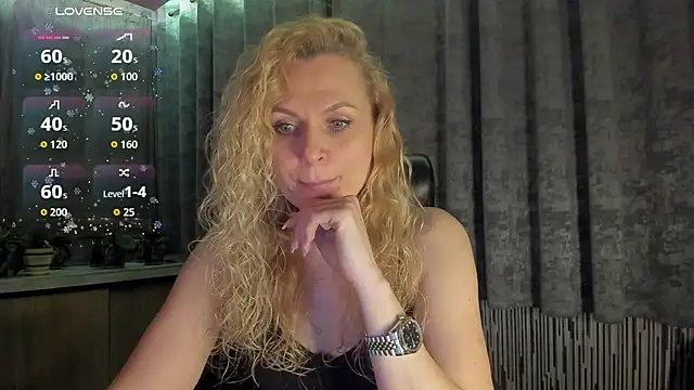 Snapshot of LanaLight_x chatting on 6, 4, 2026 LanaLight x online show from 6, 4, 2026