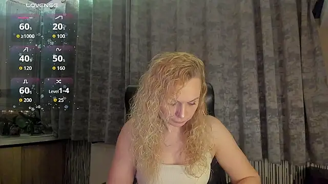 Snapshot of LanaLight_x chatting on 10, 4, 2026 LanaLight x online show from 10, 4, 2026