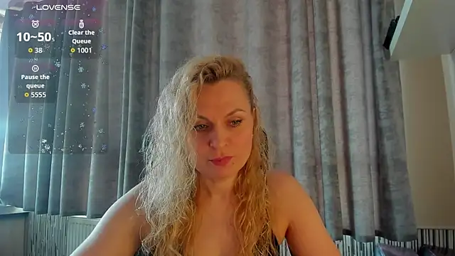 Snapshot of LanaLight_x chatting on 12, 4, 2026 LanaLight x online show from 12, 4, 2026