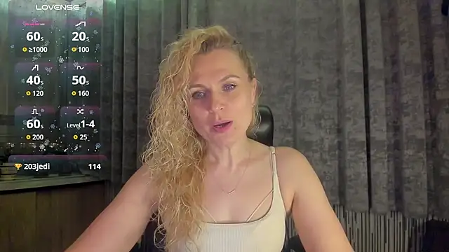 Snapshot of LanaLight_x chatting on 13, 4, 2026 LanaLight x online show from 13, 4, 2026