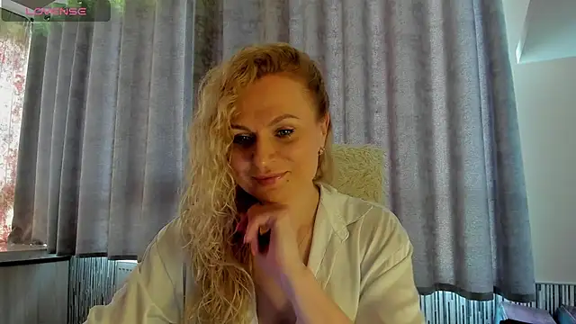 Snapshot of LanaLight_x chatting on 20, 5, 2026 LanaLight x online show from 20, 5, 2026