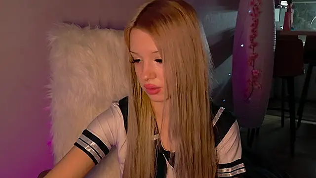 Snapshot of lana_parker chatting on 15, 12, 2025 lana parker online show from 15, 12, 2025