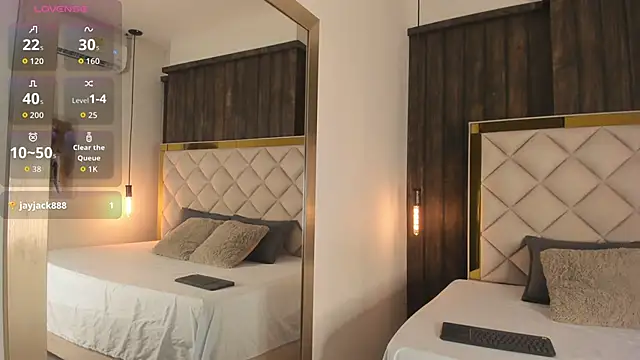 Snapshot of viiolet_whitee chatting on 4, 4, 2026 viiolet whitee online show from 4, 4, 2026