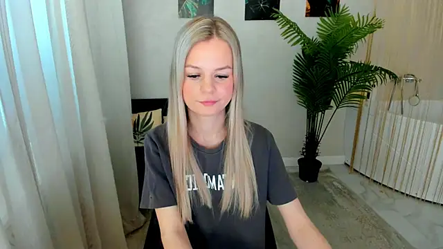 Snapshot of MidnighteAura chatting on 6, 5, 2026 MidnighteAura online show from 6, 5, 2026