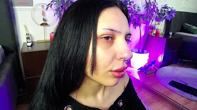 Snapshot of RavenFoxxy chatting on 9, 4, 2026 RavenFoxxy online show from 9, 4, 2026