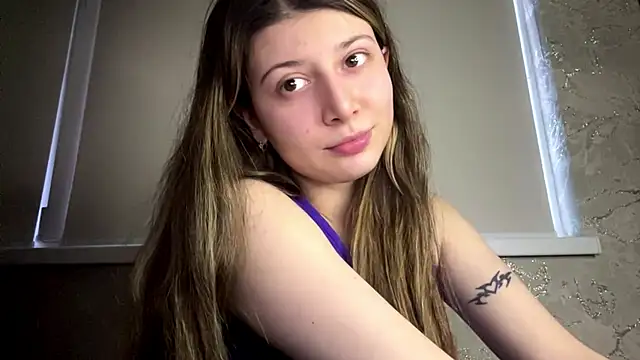 Snapshot of lunary_dr chatting on 14, 12, 2025 lunary dr online show from 14, 12, 2025