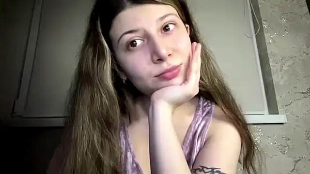 Snapshot of lunary_dr chatting on 18, 12, 2025 lunary dr online show from 18, 12, 2025