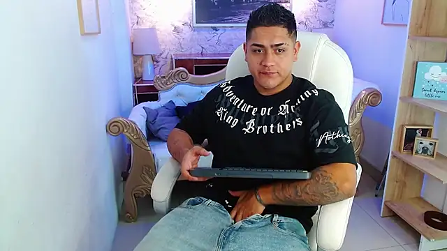 Snapshot of aroon_12 chatting on 3, 12, 2025 aroon 12 online show from 3, 12, 2025