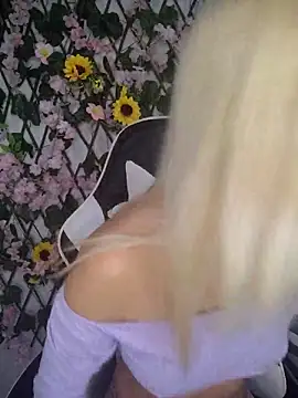 Snapshot of KasumiSophia chatting on 9, 4, 2026 KasumiSophia online show from 9, 4, 2026