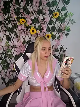 Snapshot of KasumiSophia chatting on 11, 4, 2026 KasumiSophia online show from 11, 4, 2026