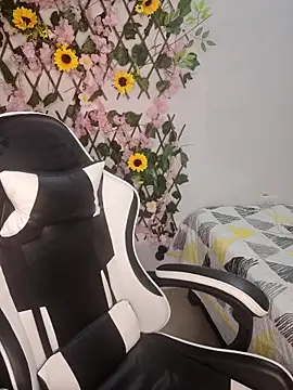 Snapshot of KasumiSophia chatting on 16, 4, 2026 KasumiSophia online show from 16, 4, 2026