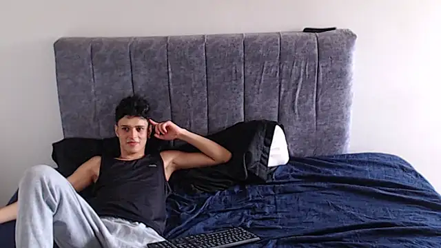 hottie couplee online show from 20, 5, 2026