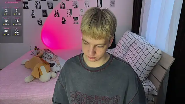 Snapshot of olivertasty2 chatting on 15, 12, 2025 olivertasty2 online show from 15, 12, 2025