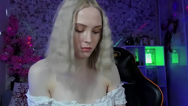 Gina Gina love online show from 3, 4, 2026