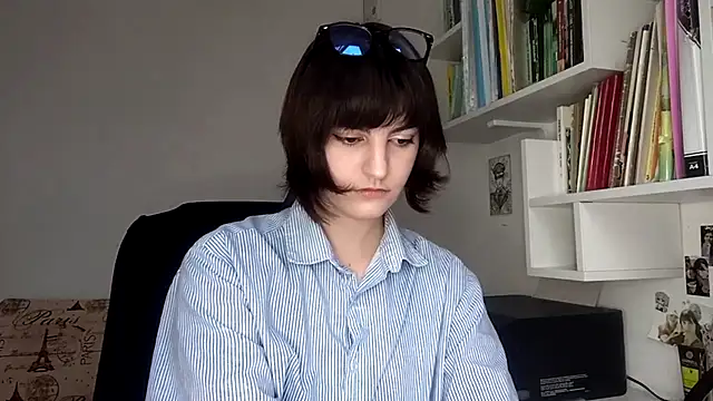 Snapshot of MellisaBalles chatting on 17, 12, 2025 MellisaBalles online show from 17, 12, 2025