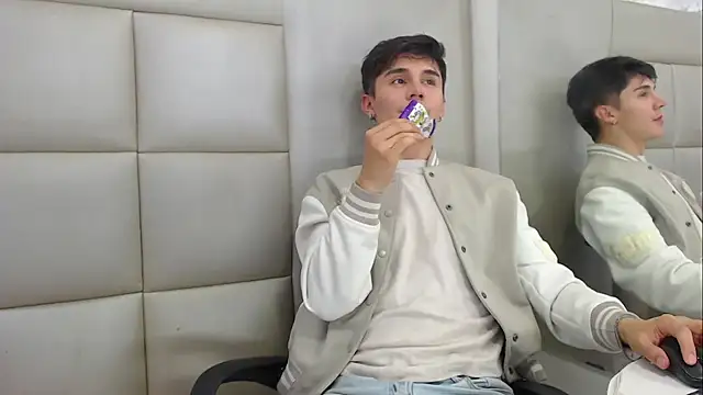 Snapshot of JuanGomm chatting on 15, 12, 2025 JuanGomm online show from 15, 12, 2025