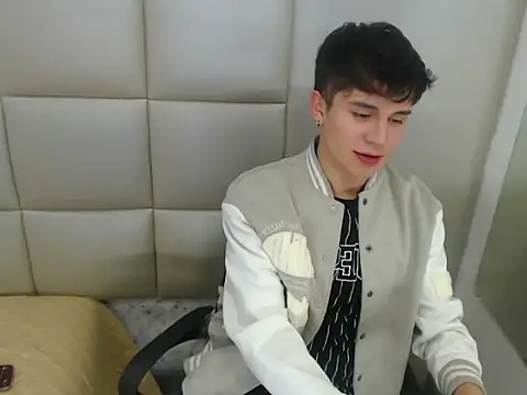 Snapshot of JuanGomm chatting on 16, 12, 2025 JuanGomm online show from 16, 12, 2025