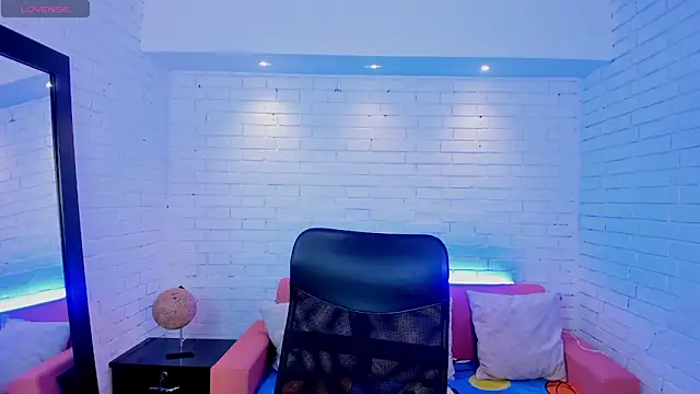 Snapshot of TiffanyHoustton chatting on 25, 2, 2026 TiffanyHoustton online show from 25, 2, 2026