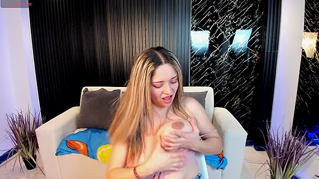 Snapshot of TiffanyHoustton chatting on 27, 2, 2026 TiffanyHoustton online show from 27, 2, 2026