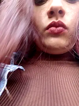 Snapshot of chatting on 3, 12, 2025 online show from 3, 12, 2025