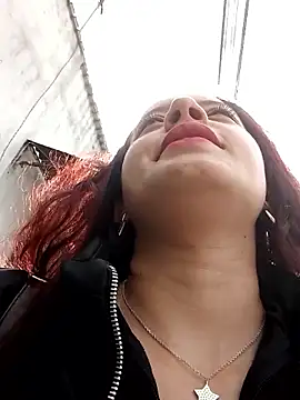 Snapshot of chatting on 4, 12, 2025 online show from 4, 12, 2025