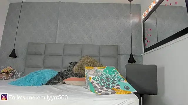 emilyy r online show from 15, 4, 2026