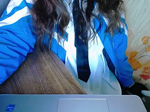 Snapshot of maian_love chatting on 15, 4, 2026 maian love online show from 15, 4, 2026